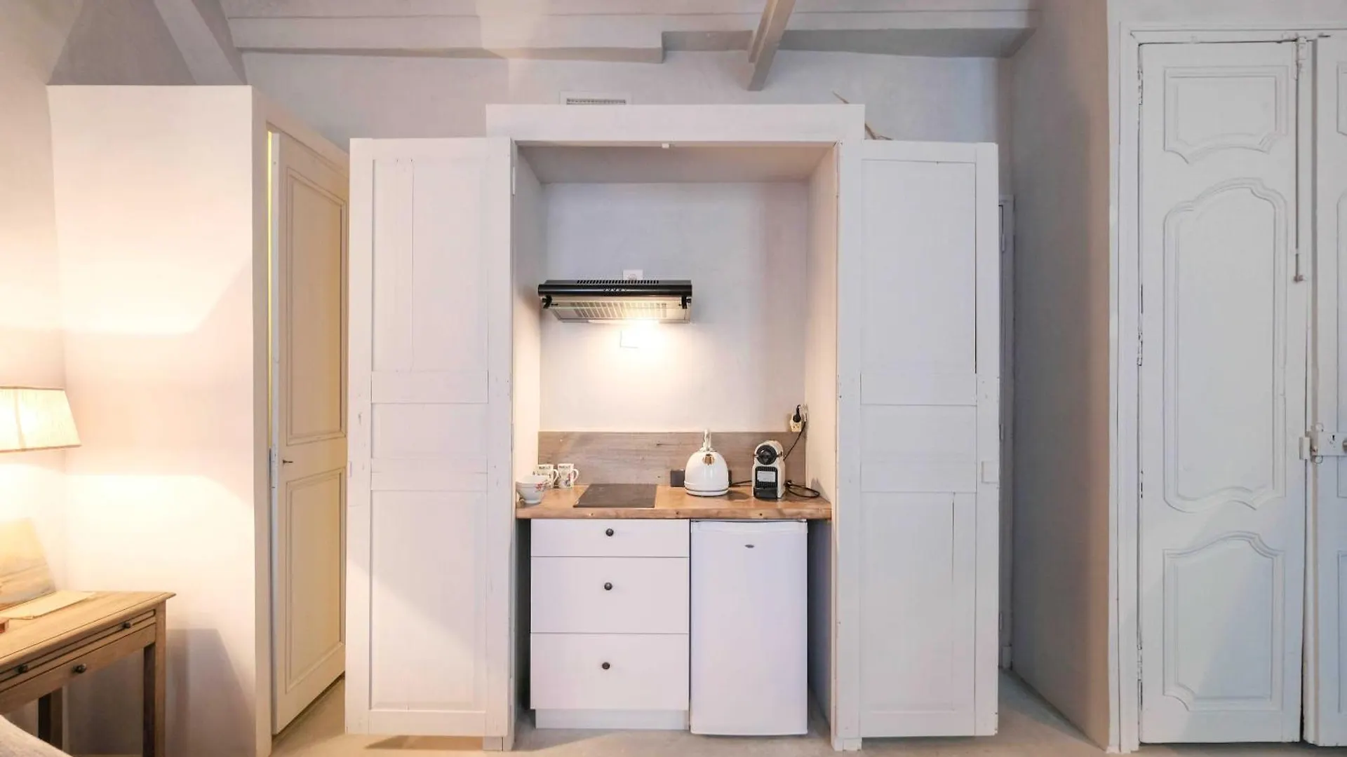 Apartment Studio De Charme In The Heart Of Cannes